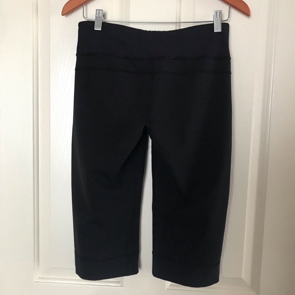 Lululemon Still Crop 15” Inseam Ribbed Waist Black Size 6 - Picture 2 of 8